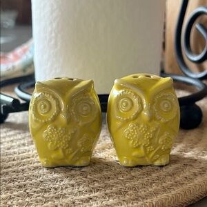 Miniature ceramic shakers yellow owls salt and pepper 1.5”